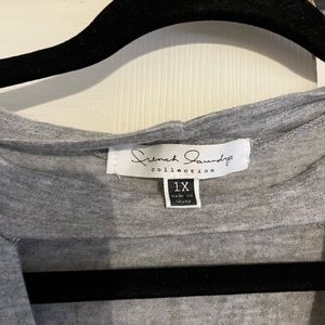 Cool sleeveless tea with cross neck